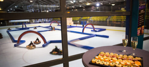 espace cocktail pour une soirée karting sur glace à la patinoire Le Blizz