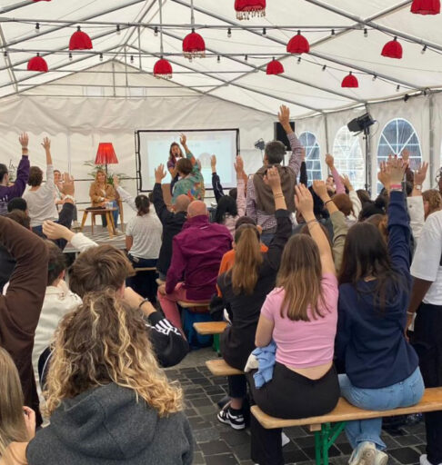 un atelier de présentation lors d'un forum professionnel à la Halle martenot