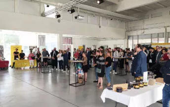 Un public assistant à une remise de prix à la Halle de La Brasserie