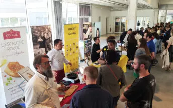 La Halle de La Brasserie avec une configuration de stands pour le Gault et Millau Tour