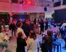 Animation musicale lors d'une soirée d'entreprise à la halle de la brasserie