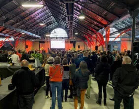 Cocktail et conférence à la halle de la courrouze