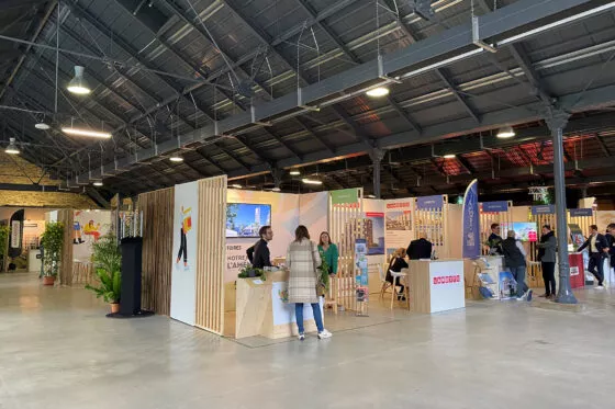 Des stands pour un salon professionnel à la halle de la courrouze