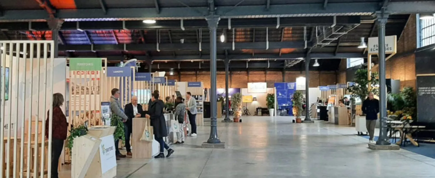 Des stands pour un salon professionnel à la halle de la courrouze