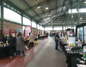 stands avec exposants pour un salon professionnel à la halle martenot