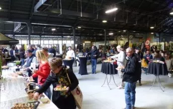 Un buffet traiteur lors d'un salon professionnel à la Halle de la Courrouze