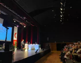 Conférence sur scène de la grande salle du ponant