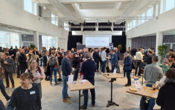 un espace cocktail lors d'un événement professionnel à la halle de la brasserie