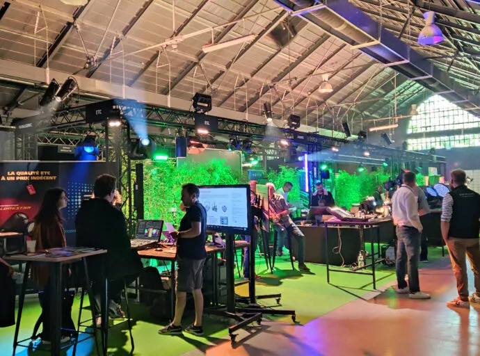 des stands de son et lumière pour un salon professionnel à la halle de la courrouze