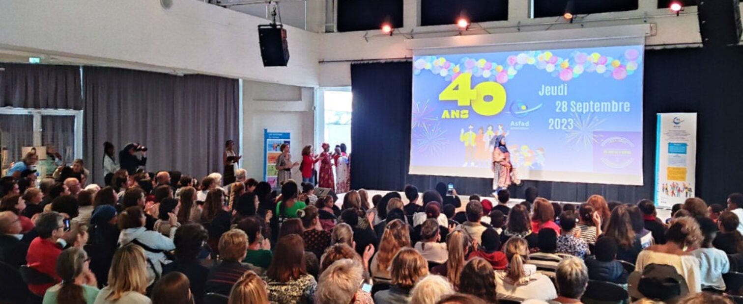 Une conférence pour un événement professionnel à la halle de la brasserie