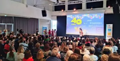 Une conférence pour un événement professionnel à la halle de la brasserie