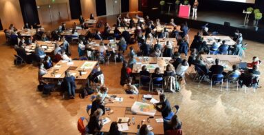 ateliers de travail en tables ronde à la salle Le Zéphyr