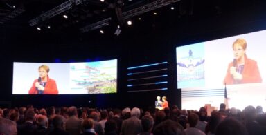 Discours de la maire pour l'inauguration de la LGV sur la grande scène de la salle Le Liberté